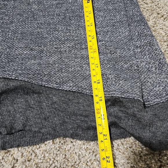 Six/Fifty Sweatshirt Womens Medium Gray Pullover Cold Shoulder Hoodie Distressed - Picture 8 of 8